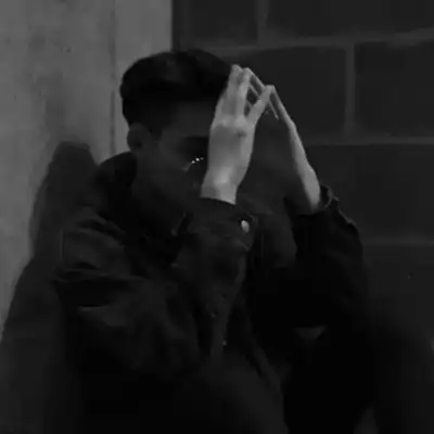 黑色头像男高清黑色霸气真人头像男