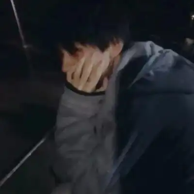 心口发冷,有什么被自己亲手握着刀男生头像我要个性网