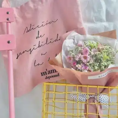 男人遇到心仪的女人,不是频繁联系,也不是主动花钱,而是这样做