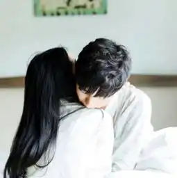 qq头像有男抱女的qq头像吗还有想找一个男抱女的q名