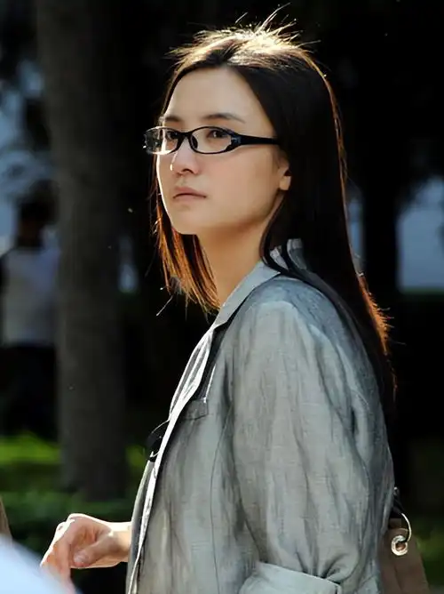 39岁剩女直言硕士毕业,月入5万,在男人眼中,不如25岁女保姆