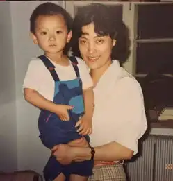 当红男星女星童年青涩照片曝光,全部猜对算我输