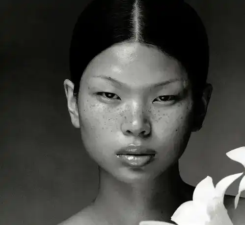 18岁满脸雀斑的吕燕去面试模特,一个男人对着她说你真漂亮