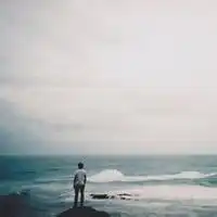 男士头像背景带蓝天的蓝天背景头像