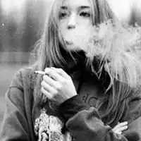 手夹烟女生头像微信头像图片大全