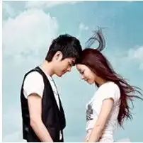 能不能帮我找点情侣头像,要那种一张可以剪裁成两张的,我要原图,不带字的