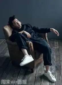 赵又廷登周末画报演绎成熟男人味