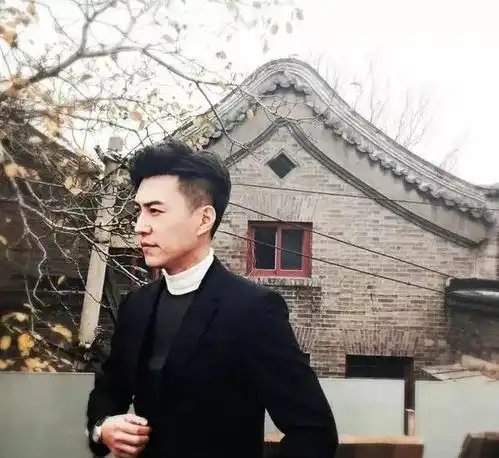 43岁靳东身家了不得,坐下公司众多身家过亿,妻子也是影后