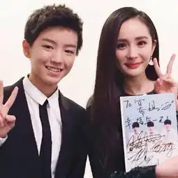 王鸥在线追星易烊千玺,杨幂日常表白王俊凯,情敌太强粉丝很慌