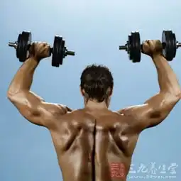 哑铃健身阳刚男人健身方法