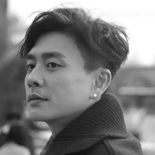 黄宗泽官宣新恋情与女星共用杯子亲吻头像牌,黄金单身汉迎春天