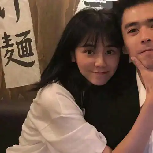 头像真羡慕你们处对象可以公开的我都不知道要公开哪个对象