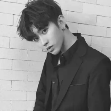 帅气超拽黑白男生头像,一个不要求回报的男生