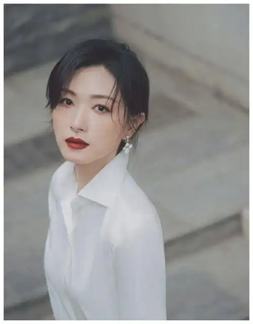 她拒绝潜规则7次现凭实力成功走红,被誉为娱乐圈最干净女星