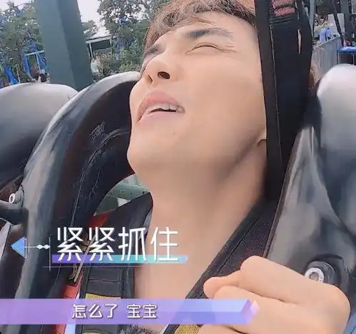 张雨绮李柄熹甜蜜约会牵手秀恩爱,女方享受男友呵护露娇羞笑容