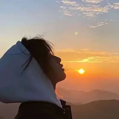落日余晖待你而归阳光女头
