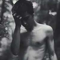 求欧美灰色颓废带伤感的头像要男的