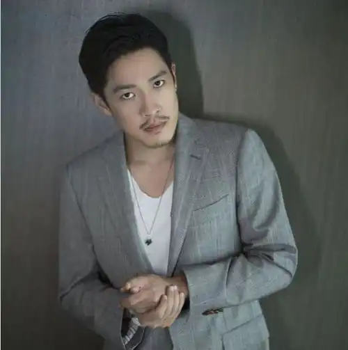 有种蜕变叫张博宇,曾被亲爹嫌弃长得丑,如今却逆袭成男神