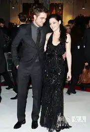 暮光之城男女主角将结婚情侣造型回顾