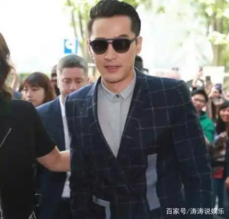 男明星戴墨镜大pk,胡歌最有男人味,杨洋高冷酷帅你更喜欢谁