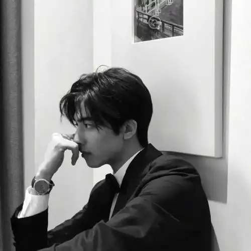 气质绝佳优质男生头像