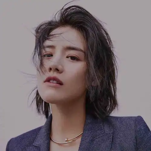 马思纯的男友抱大腿他一直想利用女方家庭背景给自己巡演拉赞助