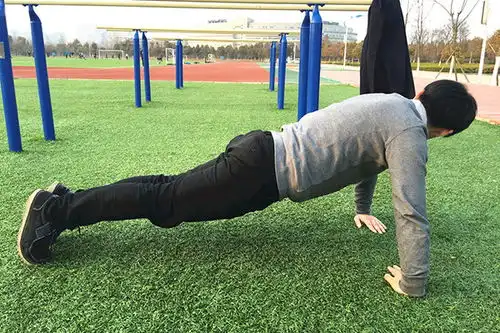 男人如果每天做40个俯卧撑,长期坚持,身体会发生什么变化