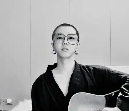 一同参加快男的宁桓宇孩子出生,看到华晨宇送的礼物太实在了