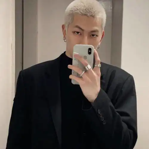 头像你喜欢的人其实是凡人你的喜欢为他镀上了金身