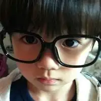 小孩戴眼镜情侣头像求这个的另一半,急急急