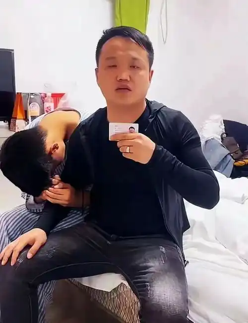 河南14岁男孩被武校教练殴打,曾悄悄打电话求救,亲爹都不认识了