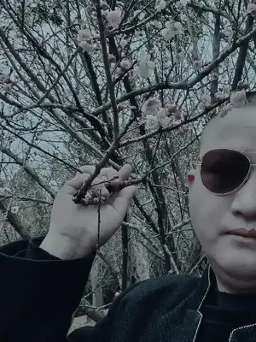 特效拍摄卖萌普通男