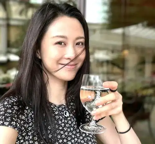 孤舟张静静曾与色戒失之交臂,38岁独身不婚也不想红