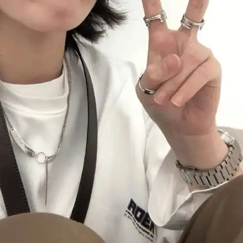 头像爱应该是让人变得温柔与勇敢