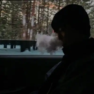 氛围感男头月亮永悬不落,爱意至死不渝