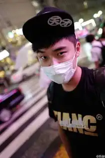 用手机怎么把一张图片涂模糊就是感觉很朦胧看不清但是又不是完全看不见,好像这张图