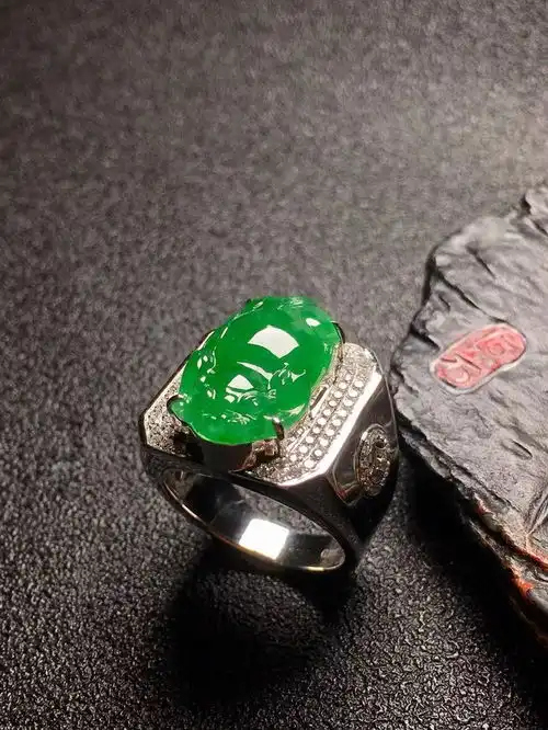 一体貔貅戒指男款翡翠