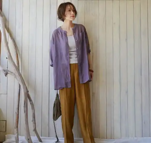 夏天光涂防晒霜可不够,防晒衣才是硬道理,这三件穿起来很精致