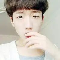 自作多情的男生头像就算在线估计也没人想搭理我吧