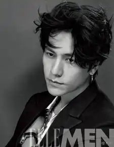 陈坤登杂志开年封被赞宣扬国威的美貌