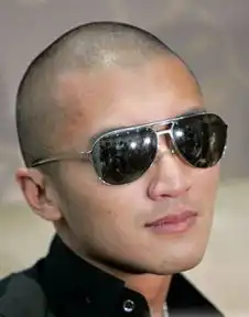 颜值依旧吴亦凡剃头照曝光胡歌李易峰贾乃亮男星光头造型大pk