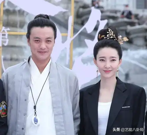 横店红毯比美满屏古装戏服,陈都灵仙气不足,张予曦杀气满满