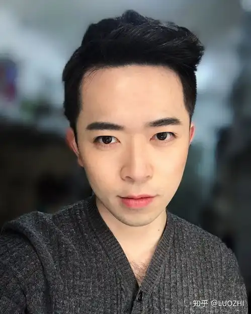 为什么美国电影中男人刮胡子大都是用手动剃须刀而不是电动的