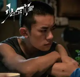 实不相瞒,在我的追剧清单里,电影少年的你排在首位易烊