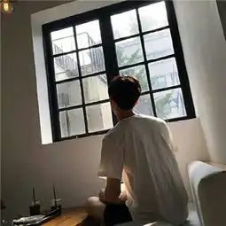 2018qq空间头像男生背影帅气阳光断了线的风筝只能让它飞