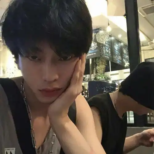 头像我永远记得那种喜欢到不行的感觉只是再也不敢了