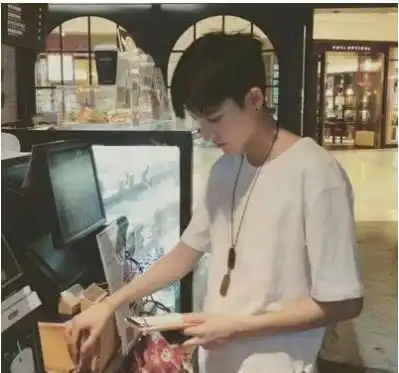 不管你多作都会宠你的星座男,爱你如初,你在闹他在笑