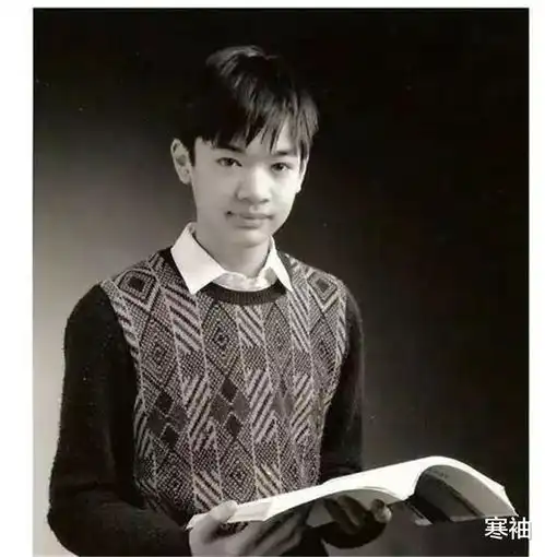 8岁小男孩,智商远超牛顿和霍金,24岁成大学教授后,过得如何