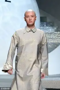 任重亮相时装周光头造型霸气走秀