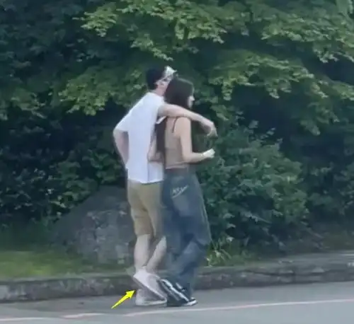 事态升级黄一鸣暗讽思聪女儿开口叫爸爸,男方在日本与美女约会